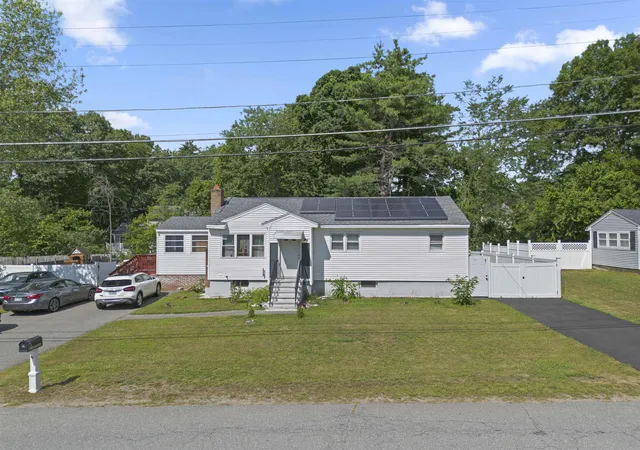 Photo 1 of Single family home for sale at 8 Haigh Ave, Salem, NH 03079 | MLS# 5100881 | Listing updated on 2026-09-02