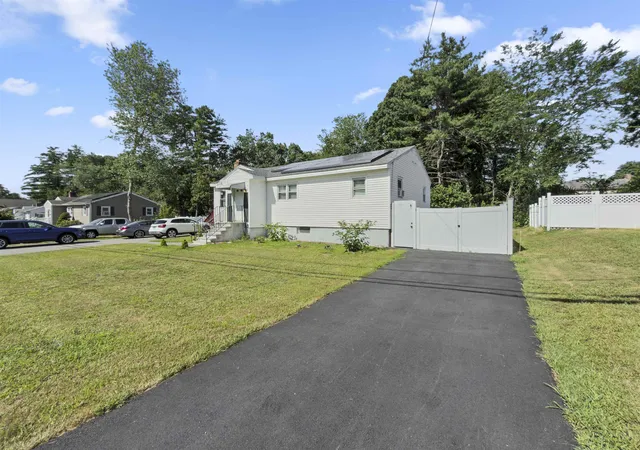 Photo 3 of Single family home for sale at 8 Haigh Ave, Salem, NH 03079 | MLS# 5100881 | Listing updated on 2026-09-02