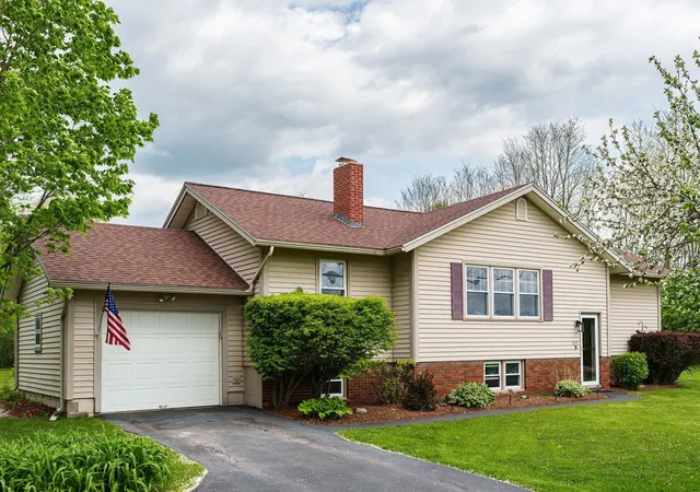 Photo 1 of Single family home for sale at 2515 Mountain View Rd, Williston, VT 05495 | MLS# 5100906 | Listing updated on 2026-10-05