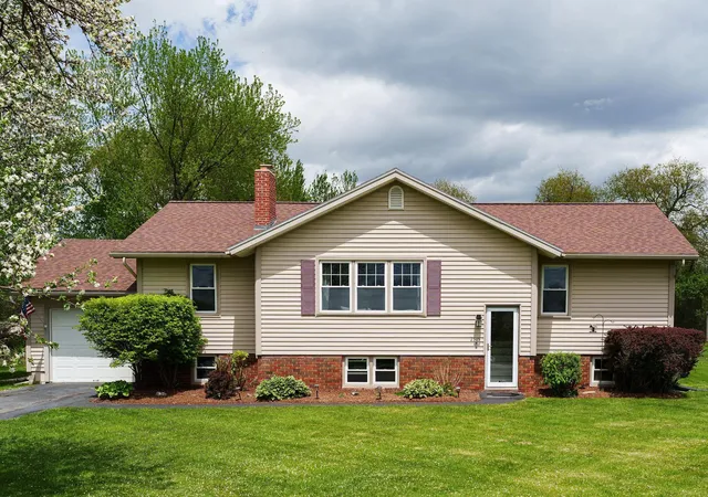 Photo 2 of Single family home for sale at 2515 Mountain View Rd, Williston, VT 05495 | MLS# 5100906 | Listing updated on 2026-10-05
