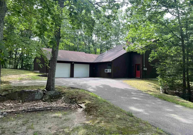 Photo 2 of Single family home for sale at 1 Great Hill Dr, Newmarket, NH 03857 | MLS# 5100923 | Listing updated on 2026-07-30