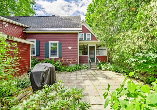 Photo 3 of Single family home for sale at 295 Main St, Derby, VT 05829 | MLS# 5100972 | Listing updated on 2026-08-31
