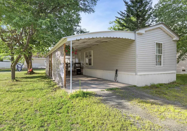 Photo 1 of Manufactured home for sale at 23 Family Cir, White River Junction, VT 05001 | MLS# 5100978 | Listing updated on 2026-08-31