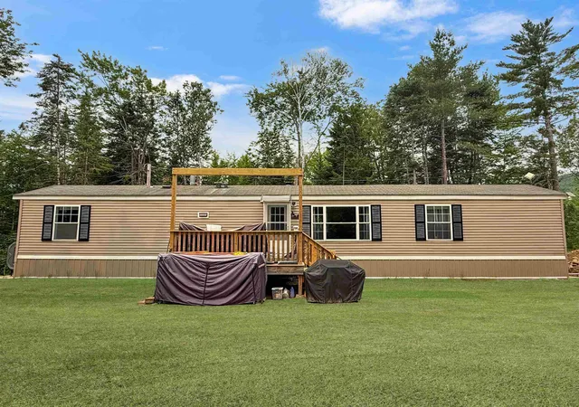 Manufactured home for sale at 584 Bog Rd, North Stratford, NH 03590 | MLS# 5100985