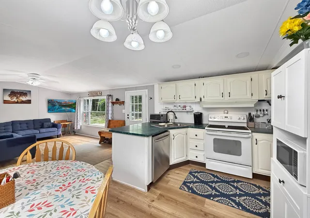 Photo 3 of Manufactured home for sale at 584 Bog Rd, North Stratford, NH 03590 | MLS# 5100985 | Listing updated on 2026-07-23