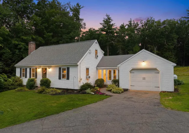Photo 2 of Sale Pending at 24 Manchester Rd, Amherst, NH 03031 | MLS# 5101018 | Listing updated on 2026-07-29
