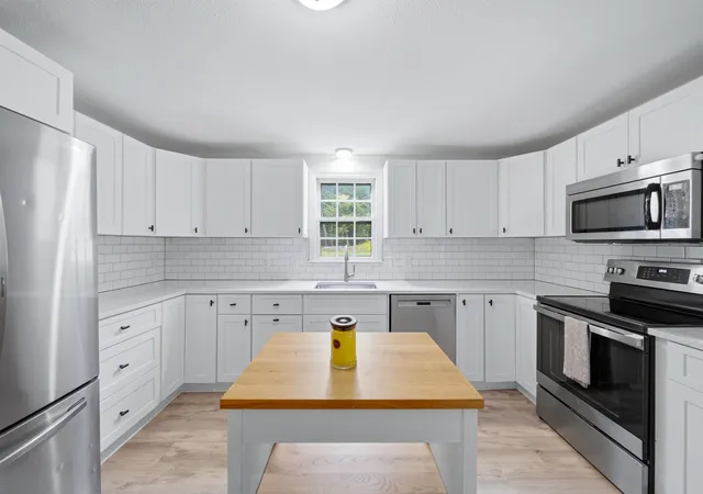 Photo 4 of Sale Pending at 24 Manchester Rd, Amherst, NH 03031 | MLS# 5101018 | Listing updated on 2026-07-29
