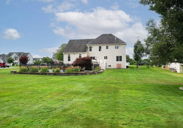 Photo 3 of Sale Pending at 9 Shoreline Dr, Hudson, NH 03051 | MLS# 5101027 | Listing updated on 2026-07-29