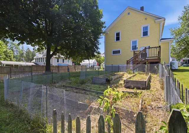 Photo 4 of Sale Pending at 301 Elm St, Bennington, VT 05201 | MLS# 5101031 | Listing updated on 2026-10-02