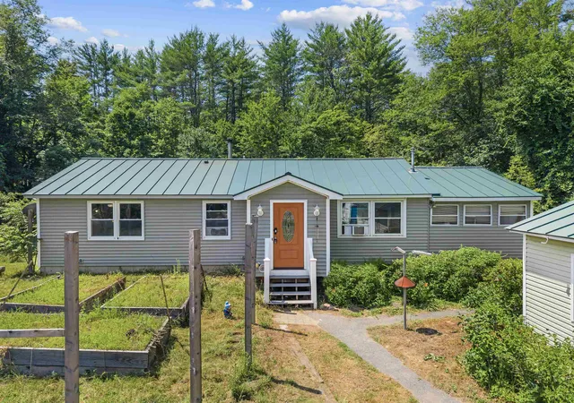 Photo 1 of Single family home for sale at 935 Battle St, Webster, NH 03303 | MLS# 5101038 | Listing updated on 2026-08-20