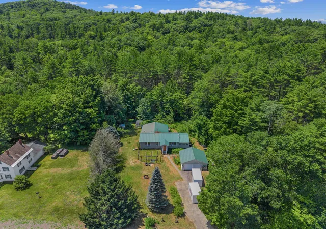 Photo 3 of Single family home for sale at 935 Battle St, Webster, NH 03303 | MLS# 5101038 | Listing updated on 2026-08-20