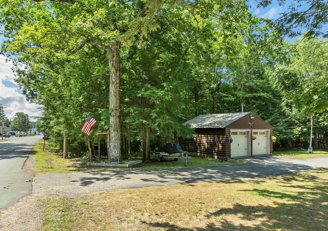 Photo 3 of Single family home for sale at 194 States Landing Rd, Moultonborough, NH 03254 | MLS# 5101049 | Listing updated on 2026-09-09