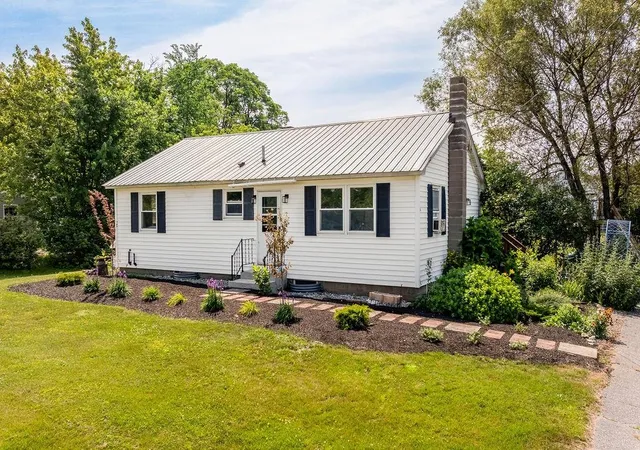 Photo 1 of Single family home for sale at 36 School St, Canaan, NH 03741 | MLS# 5101055 | Listing updated on 2026-07-29