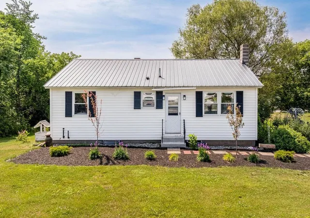 Photo 2 of Single family home for sale at 36 School St, Canaan, NH 03741 | MLS# 5101055 | Listing updated on 2026-07-29