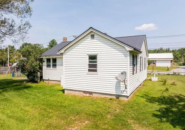Photo 3 of Single family home for sale at 36 School St, Canaan, NH 03741 | MLS# 5101055 | Listing updated on 2026-07-29