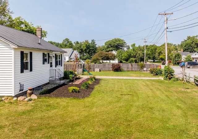 Photo 4 of Single family home for sale at 36 School St, Canaan, NH 03741 | MLS# 5101055 | Listing updated on 2026-07-29