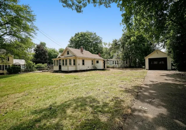 Photo 3 of Sale Pending at 33 Noyes St, Concord, NH 03301 | MLS# 5101063 | Listing updated on 2026-09-11