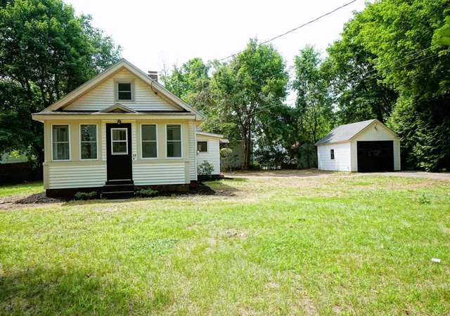 Photo 3 of Sale Pending at 33 Noyes St, Concord, NH 03301 | MLS# 5101063 | Listing updated on 2026-09-11