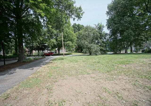 Photo 4 of Sale Pending at 33 Noyes St, Concord, NH 03301 | MLS# 5101063 | Listing updated on 2026-09-11