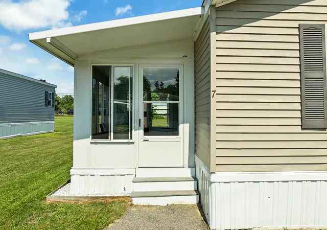 2nd image of 7 First St, Exeter, NH 03833 | MLS# 5101069