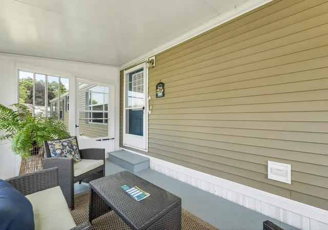 Photo 4 of Sale Pending at 7 First St, Exeter, NH 03833 | MLS# 5101069 | Listing updated on 2026-07-31