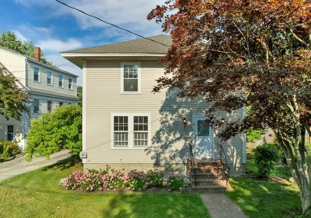 Photo 2 of Single family home for sale at 5 Brummitt Ct, Wolfeboro, NH 03894 | MLS# 5101120 | Listing updated on 2026-08-24