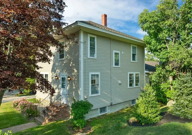 Photo 2 of Single family home for sale at 5 Brummitt Ct, Wolfeboro, NH 03894 | MLS# 5101120 | Listing updated on 2026-08-24