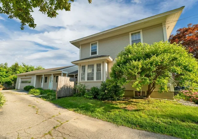 Photo 3 of Single family home for sale at 5 Brummitt Ct, Wolfeboro, NH 03894 | MLS# 5101120 | Listing updated on 2026-08-24