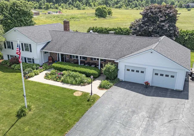 Single family home for sale at 8 Green Meadow Acres, Vergennes, VT 05491 | MLS# 5101123