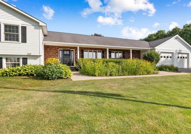 Photo 3 of Single family home for sale at 8 Green Meadow Acres, Vergennes, VT 05491 | MLS# 5101123 | Listing updated on 2026-09-01
