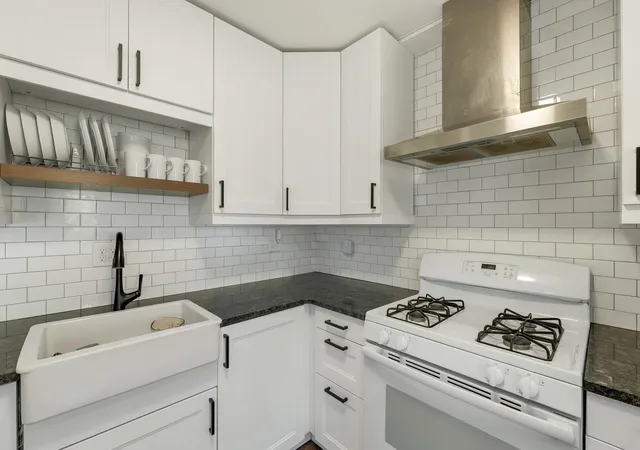 Photo 2 of Townhouse for sale at 28 Tideview Dr, Dover, NH 03820 | MLS# 5101126 | Listing updated on 2026-08-22
