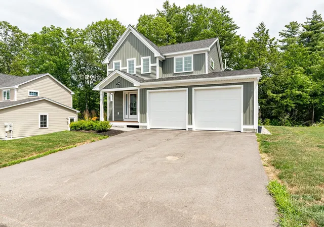 Photo 1 of Single family home for sale at 10 Banner Dr, Dover, NH 03820 | MLS# 5101128 | Listing updated on 2026-07-29