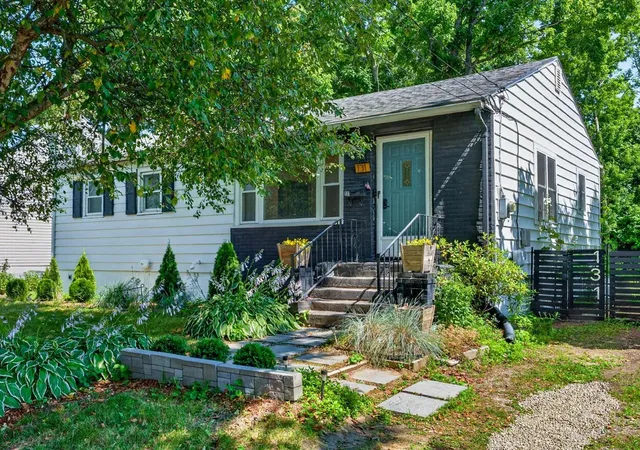 Single family home for sale at 131 Iroquois Ave, Essex Junction, VT 05452 | MLS# 5101134