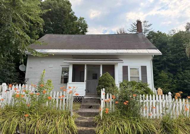 Photo 3 of Single family home for sale at 50 Carver St, Brandon, VT 05733 | MLS# 5101135 | Listing updated on 2026-08-02