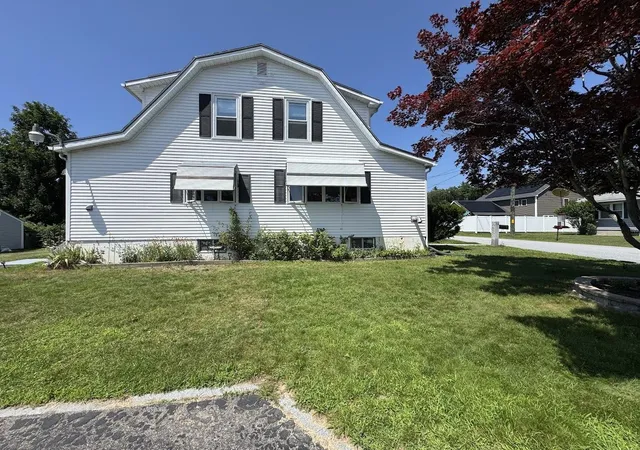 Photo 3 of Single family home for sale at 74 Hobart St, Manchester, NH 03104 | MLS# 5101136 | Listing updated on 2026-09-10