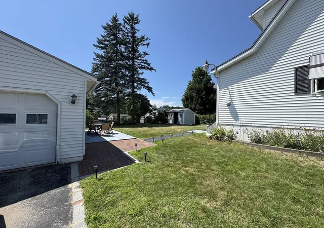 Photo 4 of Single family home for sale at 74 Hobart St, Manchester, NH 03104 | MLS# 5101136 | Listing updated on 2026-09-10