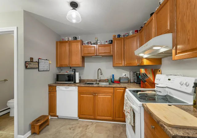 Photo 3 of Townhouse for sale at 139 S Main St #24, Laconia, NH 03246 | MLS# 5101186 | Listing updated on 2026-07-22