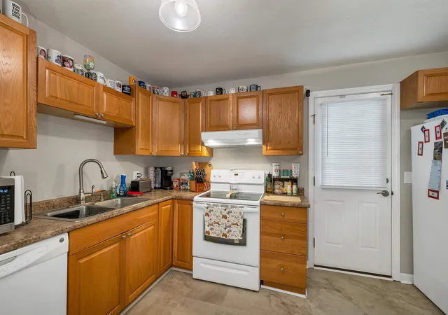 Photo 4 of Townhouse for sale at 139 S Main St #24, Laconia, NH 03246 | MLS# 5101186 | Listing updated on 2026-07-22