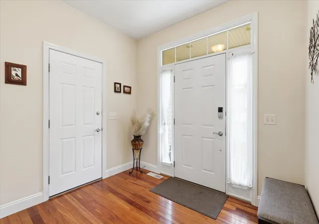 Photo 3 of Sale Pending at 192 South Pointe Dr, South Burlington, VT 05403 | MLS# 5101210 | Listing updated on 2026-09-30