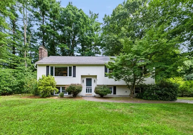 1st image of 32 Raeder Dr, Stratham, NH 03885 | MLS# 5101215