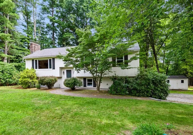 2nd image of 32 Raeder Dr, Stratham, NH 03885 | MLS# 5101215