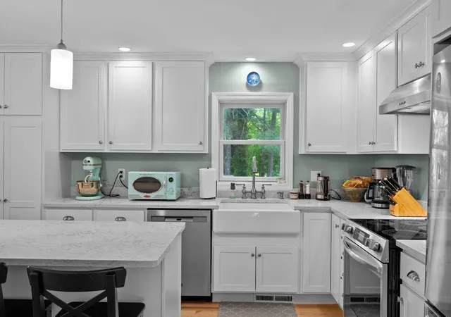 4th image of 32 Raeder Dr, Stratham, NH 03885 | MLS# 5101215