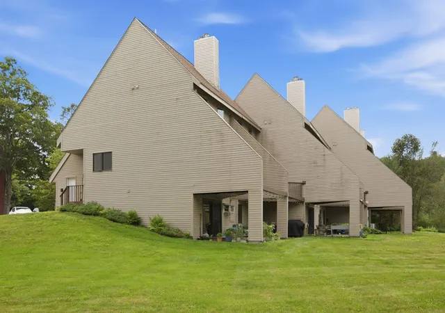 Photo 2 of Condo for sale at 42 18 Heritage Condo Wy #Unit 18D, Woodstock, VT 05091 | MLS# 5101220 | Listing updated on 2026-09-18