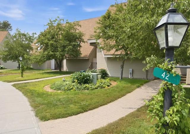 Photo 3 of Condo for sale at 42-18 Heritage Condo Wy #Unit 18D, Woodstock, VT 05091 | MLS# 5101220 | Listing updated on 2026-09-18