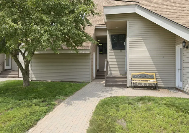 Photo 4 of Condo for sale at 42-18 Heritage Condo Wy #Unit 18D, Woodstock, VT 05091 | MLS# 5101220 | Listing updated on 2026-09-18