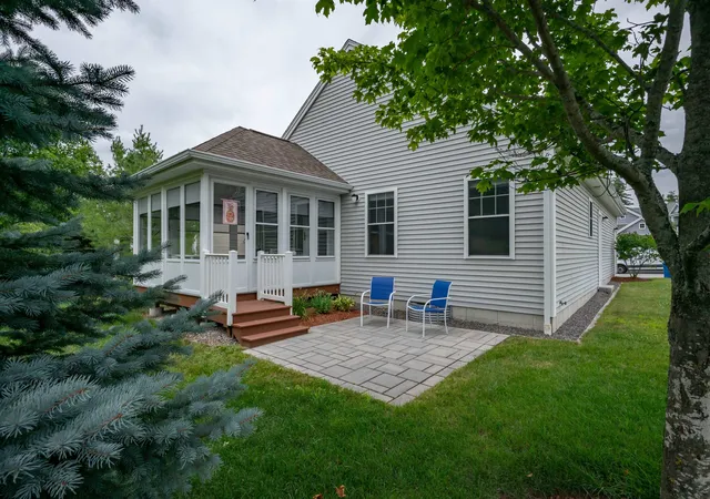 Photo 2 of Sale Pending at 6 Elystan Cir, Nashua, NH 03064 | MLS# 5101223 | Listing updated on 2026-07-27