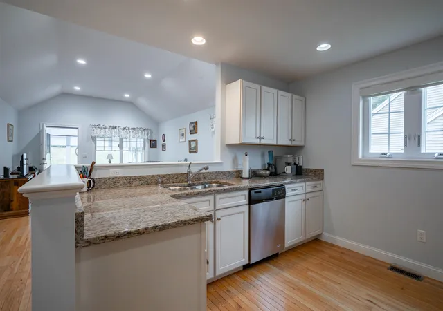 Photo 3 of Sale Pending at 6 Elystan Cir, Nashua, NH 03064 | MLS# 5101223 | Listing updated on 2026-07-27