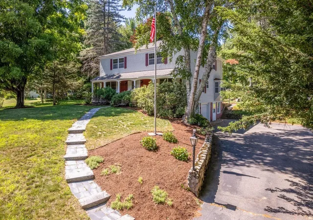 Photo 1 of Single family home for sale at 8 Mirror Lake Dr, Tuftonboro, NH 03853 | MLS# 5101227 | Listing updated on 2026-08-31