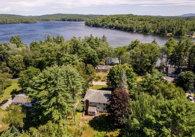 Photo 2 of Single family home for sale at 8 Mirror Lake Dr, Tuftonboro, NH 03853 | MLS# 5101227 | Listing updated on 2026-08-31