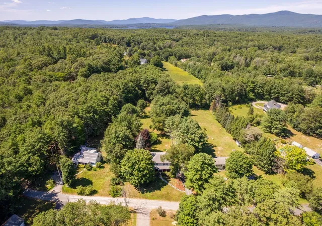 Photo 4 of Single family home for sale at 8 Mirror Lake Dr, Tuftonboro, NH 03853 | MLS# 5101227 | Listing updated on 2026-08-31